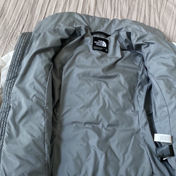 The North face puffer - Picture 3 of 8